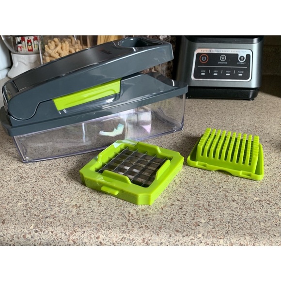 Mueller Onion Chopper, Vegetable Chopper with Container - Picture 1 of 9